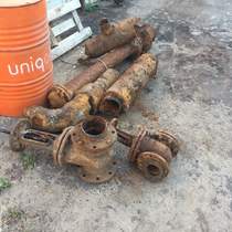 Старые износившиеся детали водопровода