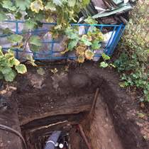 Сотрудники АСГ-строй в процессе выполнения ГНБ-прокола установкой УПКТ-30