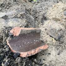 Остатки старой канализационной трубы