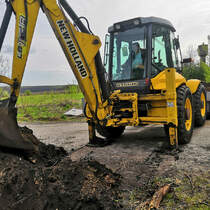 Экскаватор готовит приямок для ГНБ